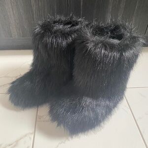 Black goth fur boots